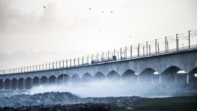 صورة الدنمارك..قتلى وجرحى في حادث قطار على جسر يربط بين جزيرتين