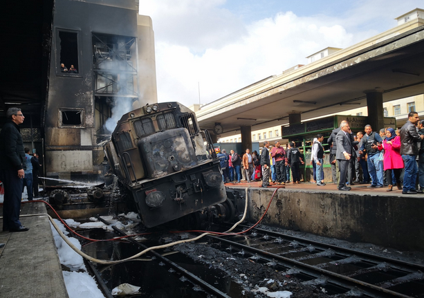 صورة استقالة وزير بعد فاجعة قطار القاهرة