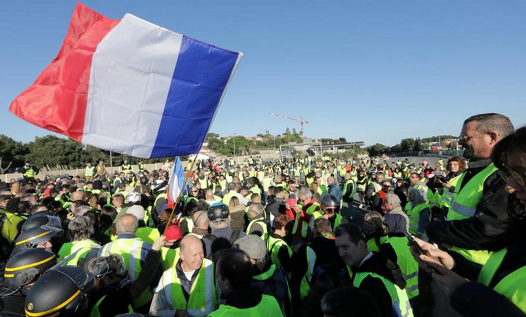 صورة السترات الصفراء: مائة ألف تظاهروا اليوم في فرنسا