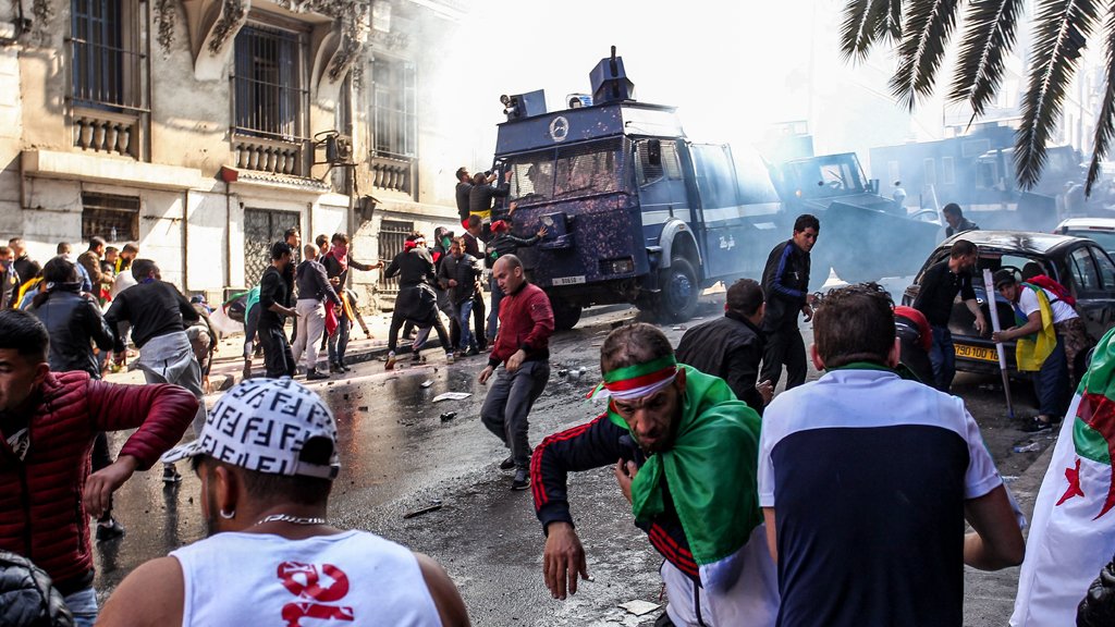 صورة الجزائر : اعتقال 180 شخصا وإصابة 83 من الشرطة