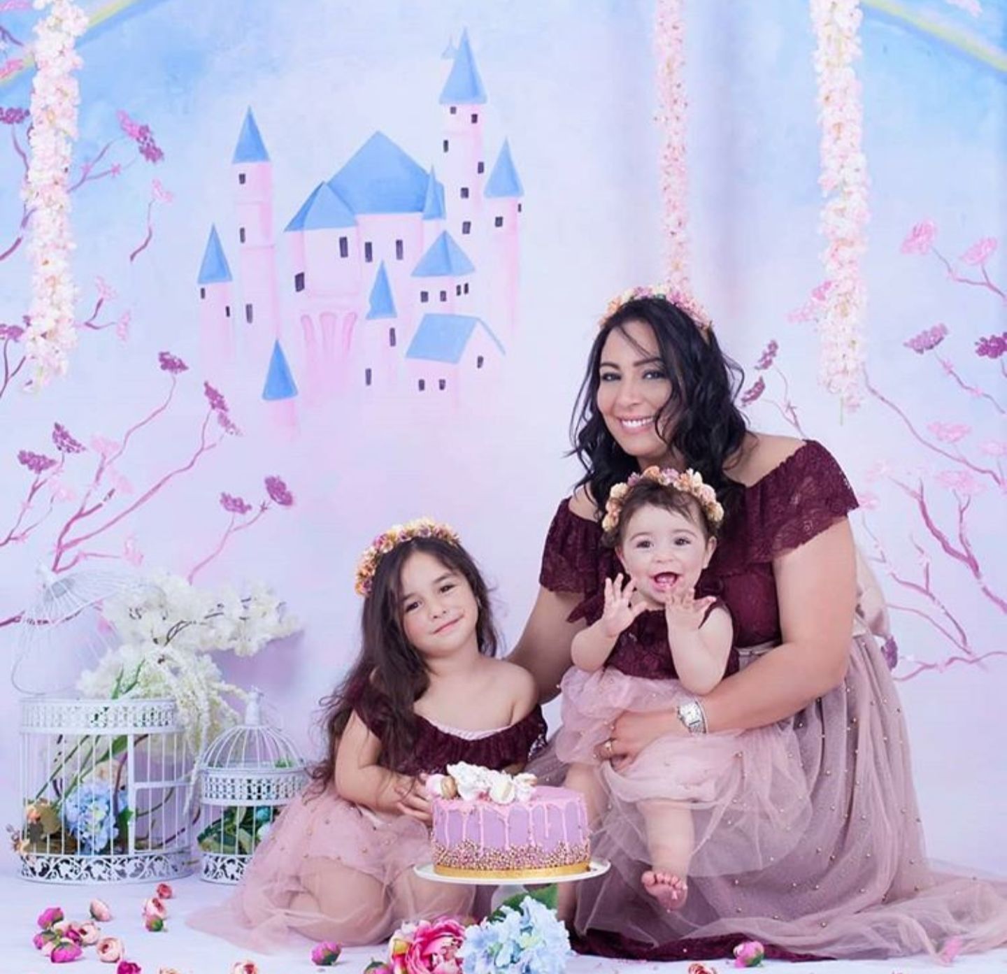 صورة لأول مرة الممثلة حنان الابراهيمي تظهر رفقة ابنتيها