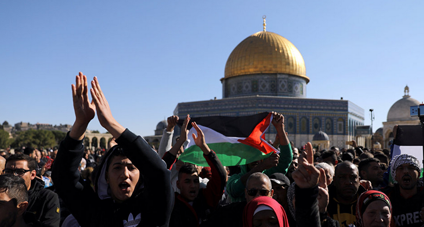 صورة في عز الشهر الفضيل .. الاحتلال الإسرائيلي يعتدي على المصلين في الأقصى!