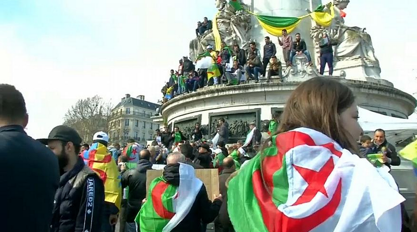 صورة جزائريو باريس: لا داعي لتنظيم الانتخابات الرئاسية