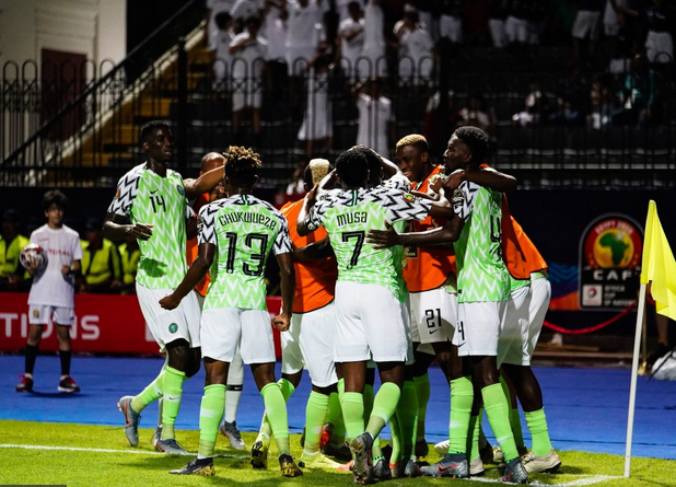 صورة نيجيريا .. أول منتخب يتأهل للدور الثاني في «كان» مصر