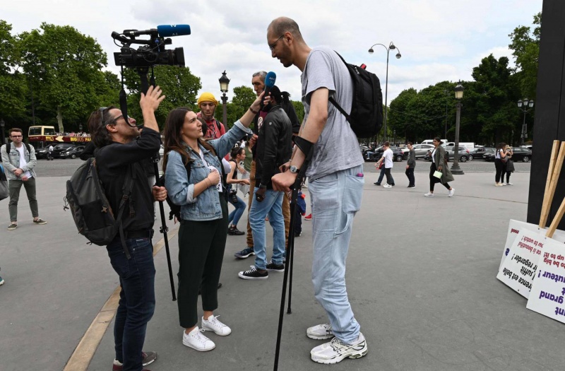 صورة مغربي يدخل موسوعة “غينيس” كأطول رجل في العالم