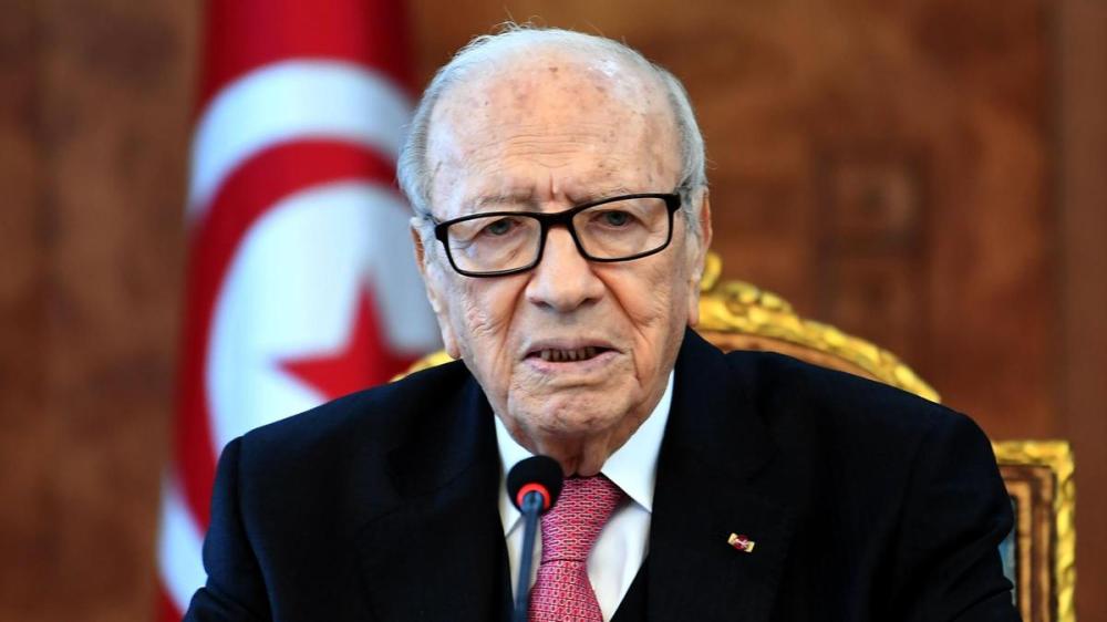 صورة نقل الرئيس التونسي إلى المستشفى بسبب وعكة صحية حادة