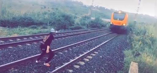 صورة مكتب السكك الحديدية يرد على فيديو الشاب الذي اعترض مسار قطار!