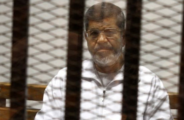 صورة وفاة الرئيس المصري محمد مرسي أثناء محاكمته