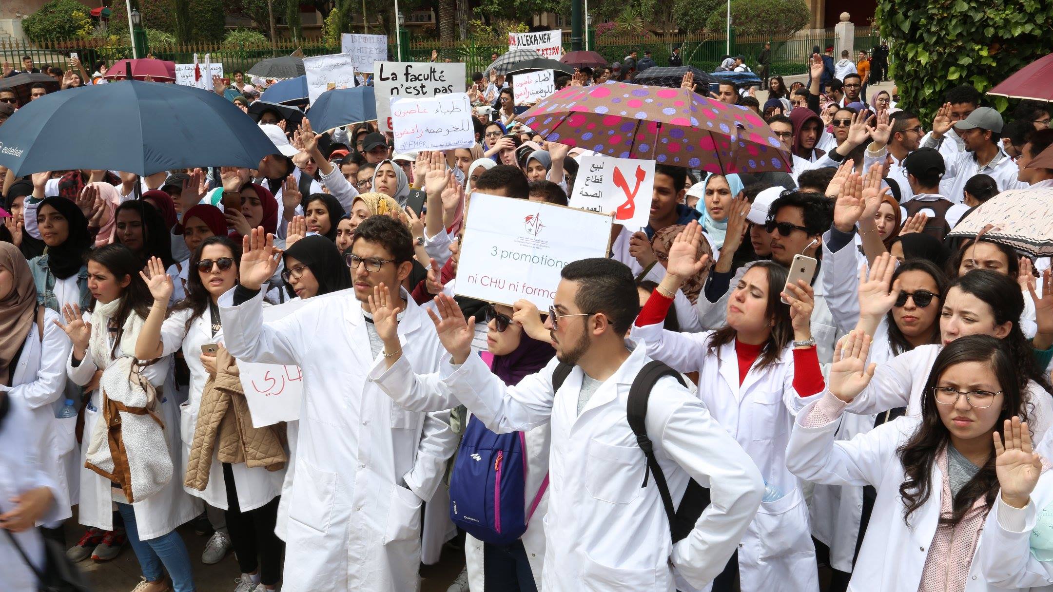 صورة طلبة الطب يستعدون لخوض احتجاج جديد وهذا هو السبب