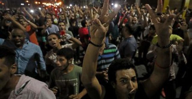 صورة مصر.. مظاهرات بميدان التحرير تطالب برحيل السيسي و الأمن يعتقل مئات المتظاهرين