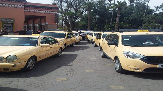 صورة مراكش…وقفة احتجاجية لسائقي سيارات الأجرة الكبيرة بسبب مشاكل القطاع