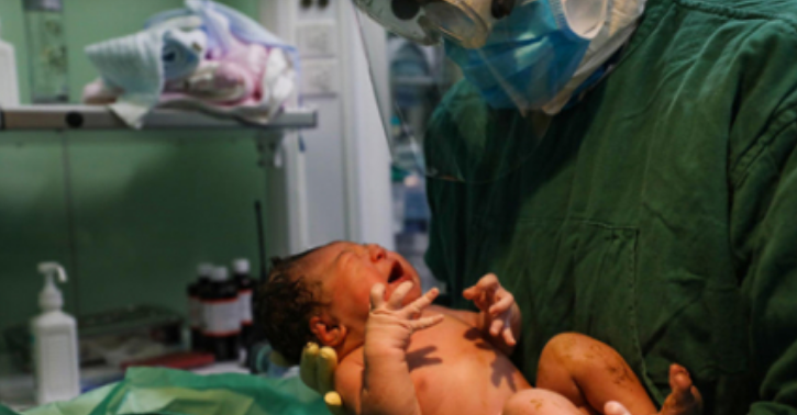 صورة طنجة : مرأة حامل مصابة بفيروس كورونا تضع مولودا بعملية قيسرية