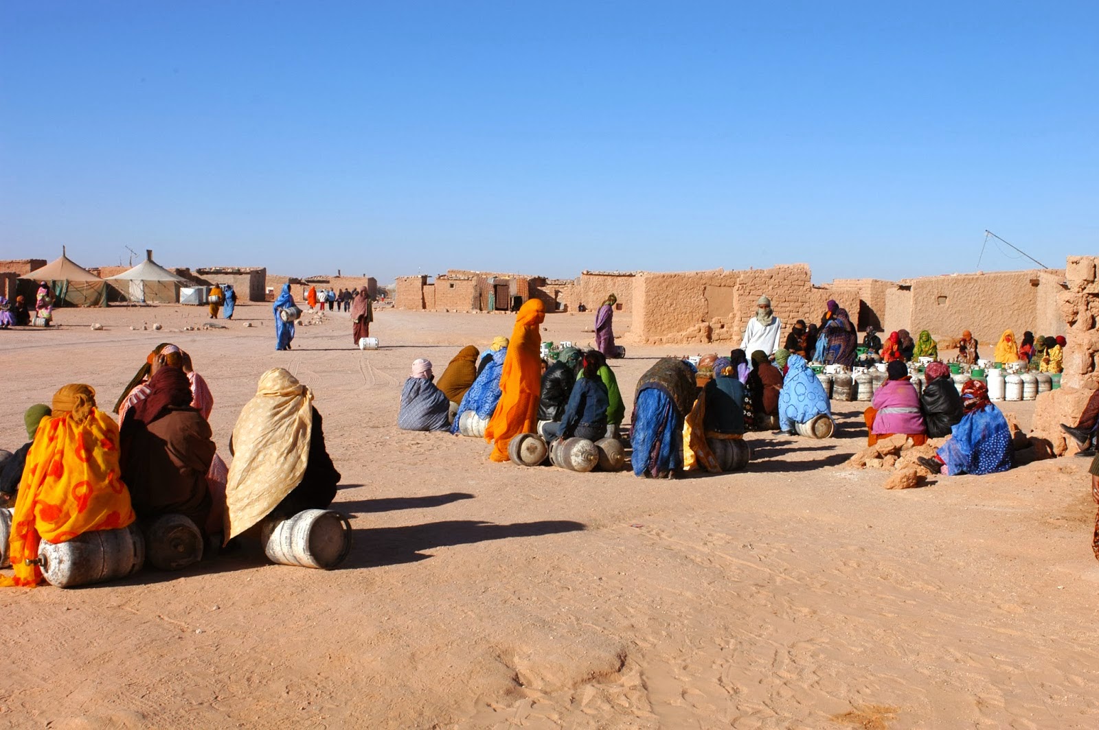 صورة تفويض الجزائر تدبير مخيمات تندوف للبوليساريو “انتهاك” للقانون الدولي
