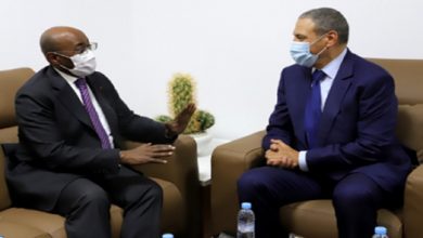 صورة وزير الشؤون الخارجية الغابوني يجدد من العيون دعم بلاده الثابت لمغربية الصحراء