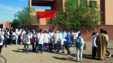 صورة تلاميذ يحتجون في الشارع بسبب “تعنيف الأساتذة” ومصدر يكشف التفاصيل