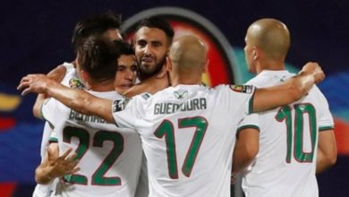 صورة المنتخب الجزائري يتعادل مع زيمبابوي ويعبر إلى نهائيات أمم إفريقيا 2021
