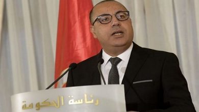 صورة فيروس كورونا.. رئيس الحكومة التونسي يصف الوضع الصحي في بلاده ب”الخطير”