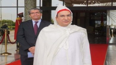 صورة بعد تعرضه لطلق ناري.. جديد الوضع الصحي للسفير المغربي ببوركينافاسو