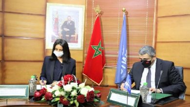 صورة توقيع مذكرة إعلان نوايا لتنظيم الدورة الـ24 للجمع العام لمنظمة السياحة العالمية بالمغرب