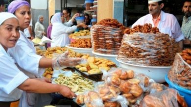صورة المهن الموسمية في رمضان.. رواج تجاري يرسخ استمرارية تقاليد أصيلة