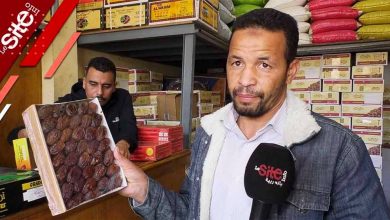 صورة بائع للتمور يكشف حقيقة وجود تمور جزائرية سامة على موائد الأسر المغربية خلال رمضان- فيديو
