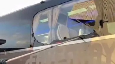 صورة شاهد.. تضرر حافلة ريال مدريد بعد رشقها من مشجعي ليفربول- فيديو