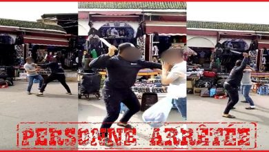 صورة “فيديو” يطيح ببائع متجول اعتدى على آخر بـ”السيوف” في قبضة أمن البيضاء