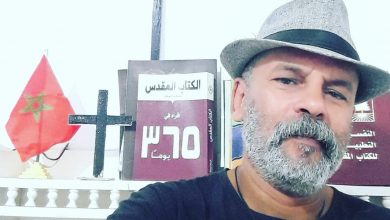 صورة قس مغربي يطالبُ بإلغاء تجريم الإفطار العلني في نهار رمضان
