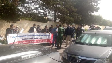 صورة الأساتذة ضحايا التجميد الترقيات يخوضون إضرابا وطنيا مصحوبا باعتصام أمام وزارة التربية