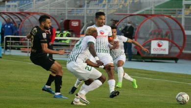 صورة في مباراة استمرت لـ100 دقيقة.. المغرب التطواني يخطف تعادلا مثيرا من الدفاع الجديدي -فيديو
