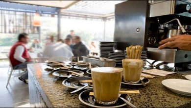 صورة مهني يكشف حقيقة الرفع من أثمنة الخدمات في المقاهي والمطاعم المغربية