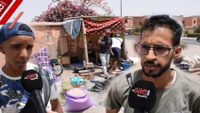 صورة شباب يبيعون لوازم العيد يشتكون من ضعف الإقبال- فيديو
