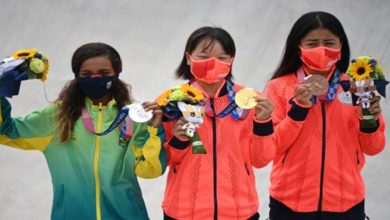 صورة طفلة يابانية تحرز ميدالية ذهبية بأولمبياد طوكيو