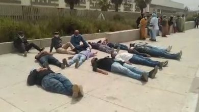 صورة مواطنون يحتجون على تردي الوضع الصحي بمستشفى الصويرة ويطالبون وزير الصحة بالتدخل