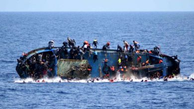 صورة البحرية الملكية تنقذ عشرات المهاجرين السريين بالعيون