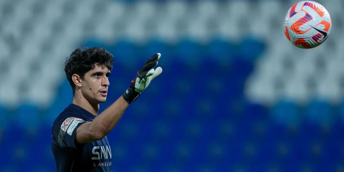 إصابة بونو تقلق الهلال السعودي