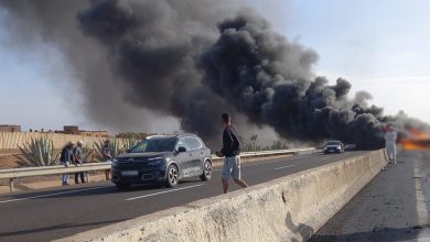 صورة احتراق شاحنة كبيرة على الطريق السيار بين مراكش والبيضاء