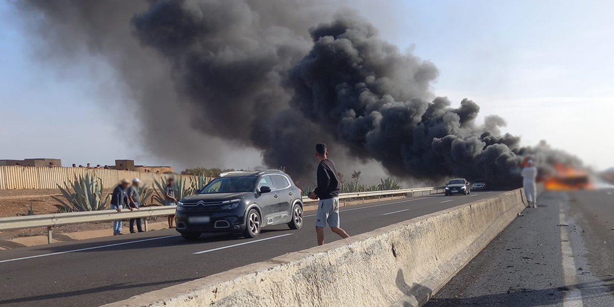 احتراق شاحنة كبيرة على الطريق السيار بين مراكش والبيضاء