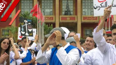 صورة طلبة الطب يرفضون عرض وزارة “التعليم” ويطلبون حوارا مع وزارة الصحة