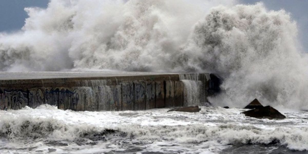 هل يؤثر إعصار "ليزلي" على المغرب؟ خبير في الأرصاد الجوية يوضح