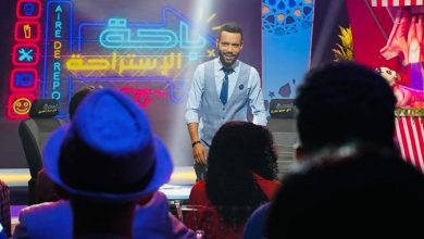 صورة “طاليس” يتلقى مفاجأة من قبل أعضاء فرقة “إيموراجي”-فيديو